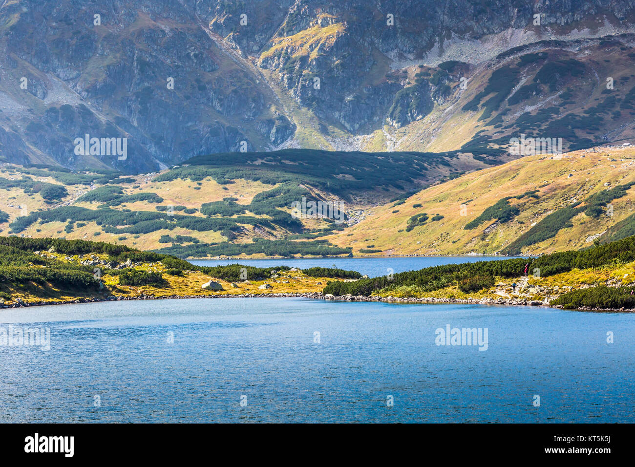 Lago di montagna in 5 laghi della valle di Tatra, Polonia. Foto Stock