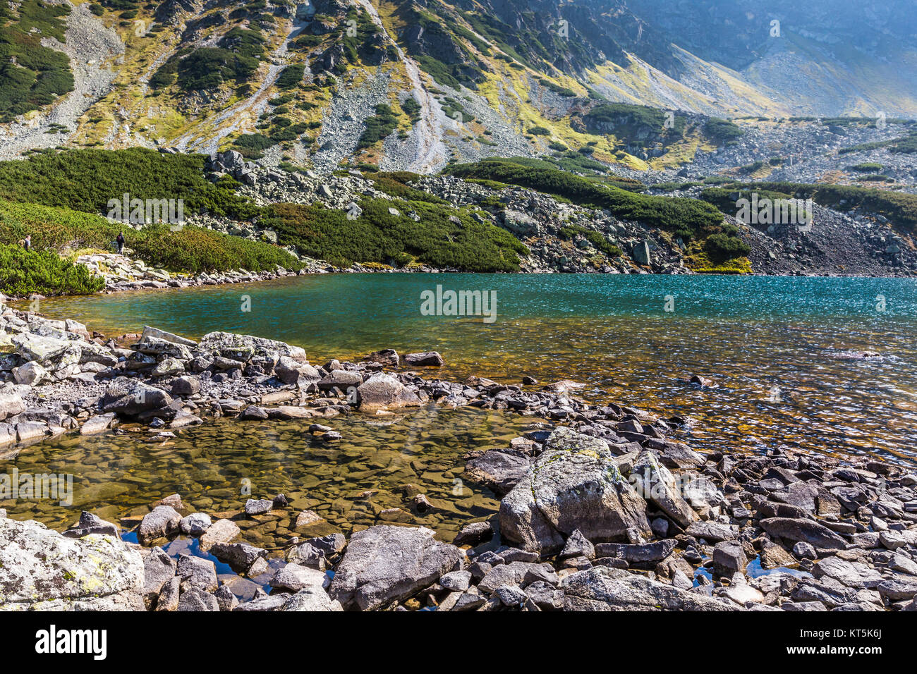 Lago di montagna in 5 laghi della valle di Tatra, Polonia. Foto Stock
