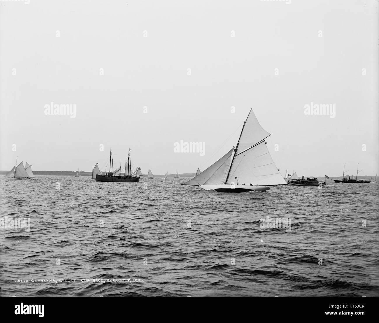 La Sloop Gloriana è una nave britannica storicamente significativa, nota per il suo ruolo nella storia navale, in particolare nel XVIII secolo. Faceva parte della flotta britannica ed è ricordato per i suoi contributi alla guerra marittima. Foto Stock