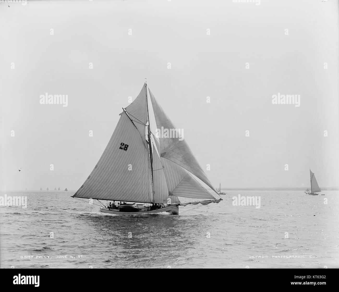 Lo Sloop Polly-1 è una storica imbarcazione a vela nota per il suo ruolo nella storia marittima. Uno sloop è un tipo di piccola nave a vela a un solo albero, generalmente utilizzata per la navigazione costiera e il commercio. Il Polly-1 fu utilizzato per varie funzioni marittime, contribuendo alle attività navali della sua epoca. Si tratta di un esempio di design classico delle navi a vela e continua ad essere ricordato nel patrimonio marittimo. Foto Stock