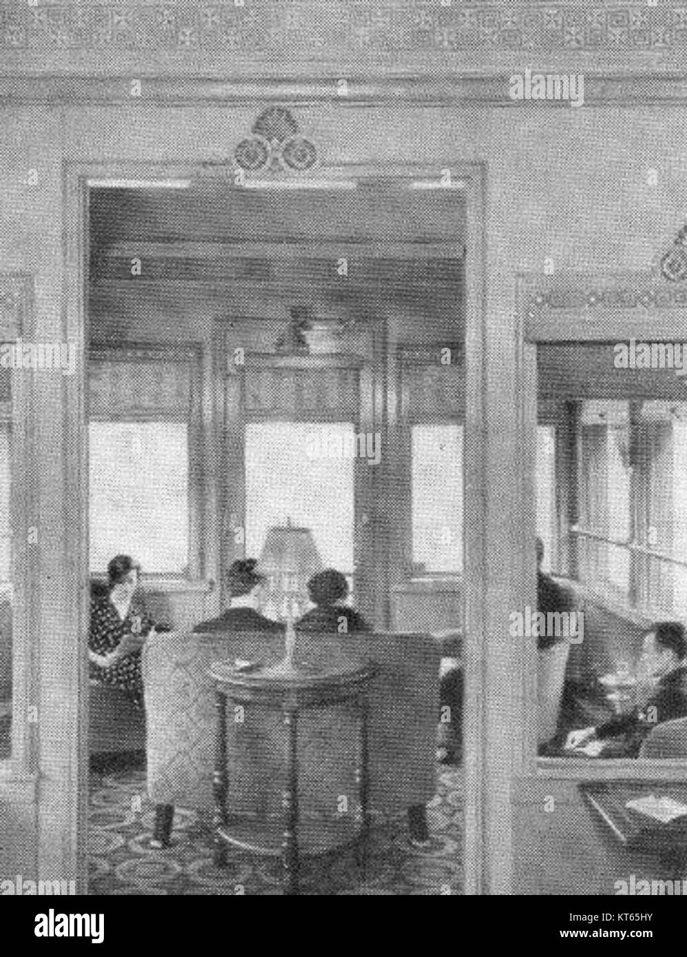 Sunroom National Limited è un'azienda specializzata nella progettazione e installazione di solarium. L'azienda offre varie opzioni personalizzabili per migliorare gli spazi abitativi residenziali. Foto Stock