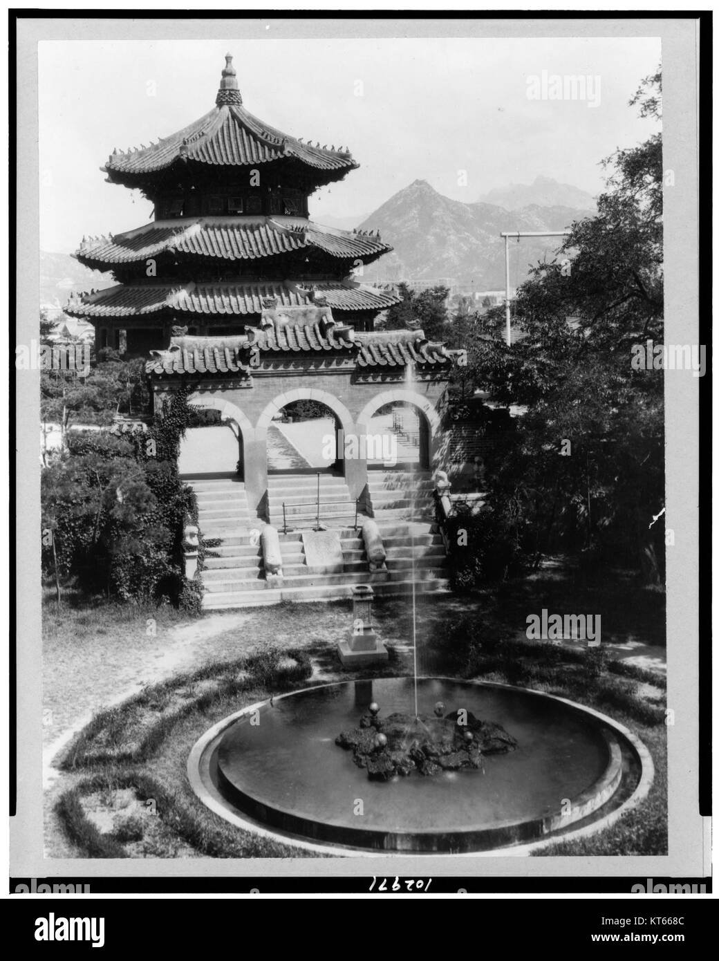 Il Tempio del Paradiso a Seoul è un significativo sito culturale e storico, che rappresenta la tradizionale architettura e le pratiche religiose dell'Asia orientale. Foto Stock