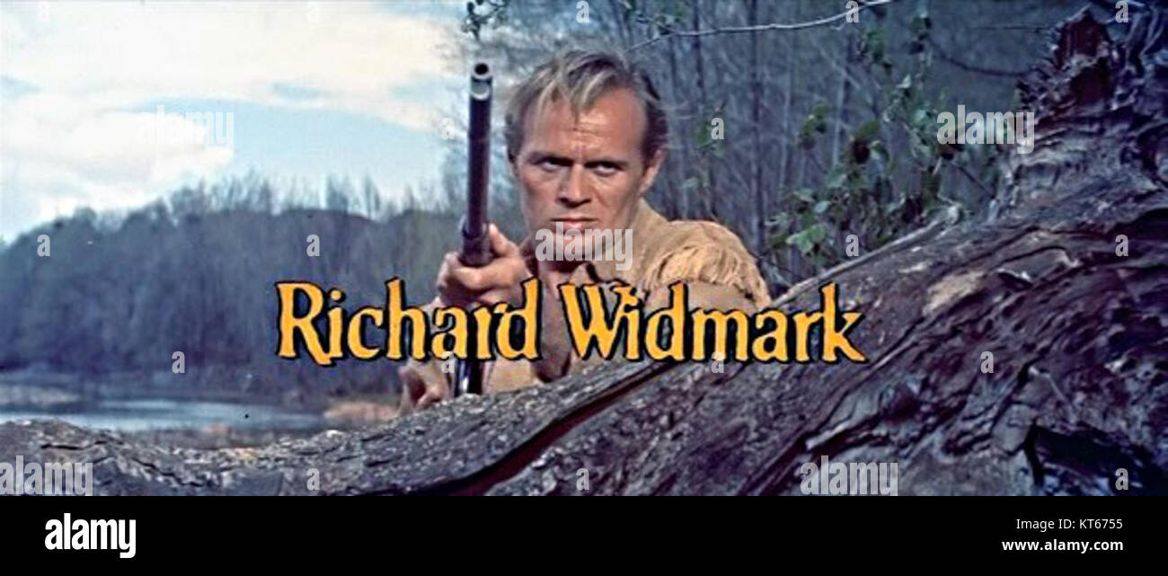 In questa scena del film del 1956 *The Last Wagon*, Richard Widmark ritrae un personaggio centrale in questo western sulla sopravvivenza e la giustizia nel Vecchio West. Foto Stock