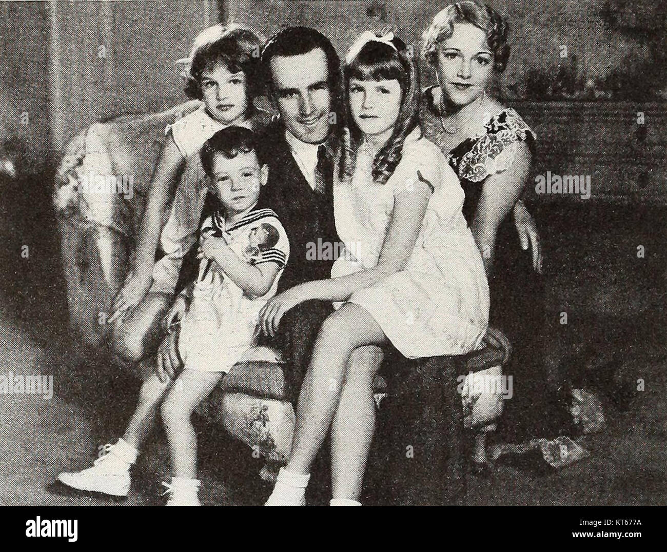 I Lloyds sono stati pubblicati sulla rivista Modern Screen nel maggio 1936, catturando la loro importanza nella cultura popolare durante gli anni '1930 Questa pubblicazione ha evidenziato il loro contributo al cinema e all'intrattenimento. Foto Stock