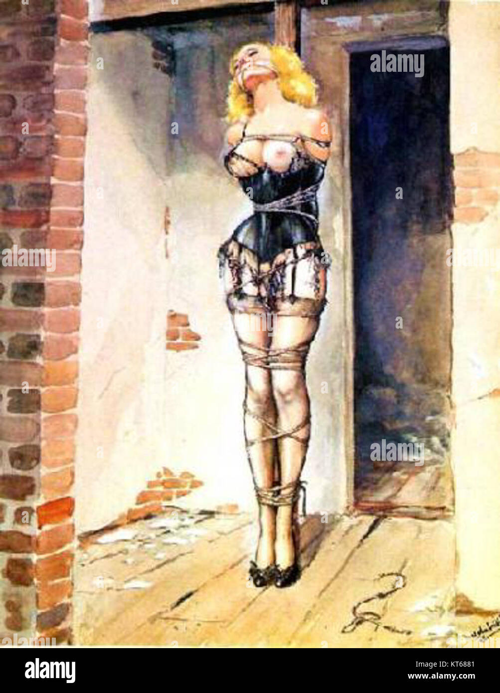 Questa immagine ritrae probabilmente una figura con i capelli biondi legati in una casa abbandonata, catturando un netto contrasto tra il soggetto e l'ambientazione fatiscente. Evoca temi di isolamento e decadenza. Foto Stock