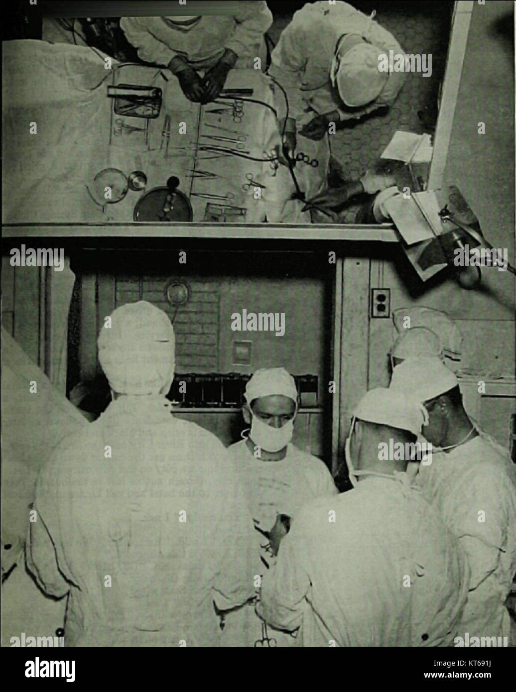 Questa illustrazione tratta dal *Saturday Evening Post*, pubblicato il 24 maggio 1941, presenta l'opera intitolata *Turning the Mind Inside Out*. Il pezzo è un riflesso dei temi psicologici del dopoguerra dell'epoca, combinando tecniche artistiche per visualizzare le complessità della psiche umana durante gli anni '1940 Foto Stock