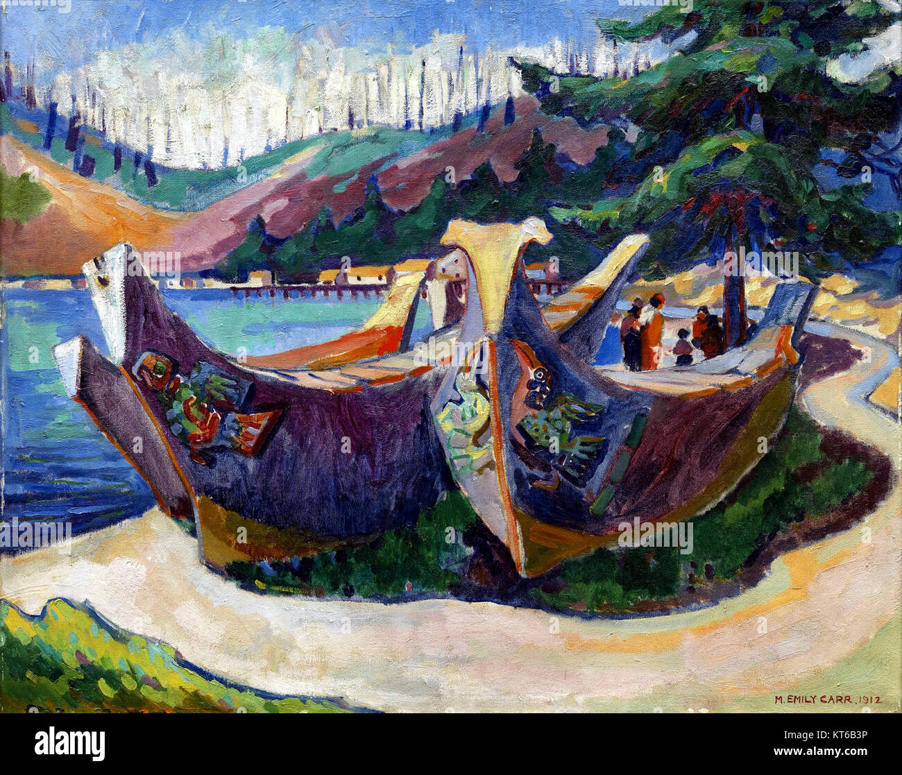 "War Canoes, Alert Bay" cattura una tradizionale scena indigena di Alert Bay, British Columbia. Mostra le canoe da guerra utilizzate dalle tribù indigene, riflettendo il loro significato culturale e la ricca storia della regione. Foto Stock