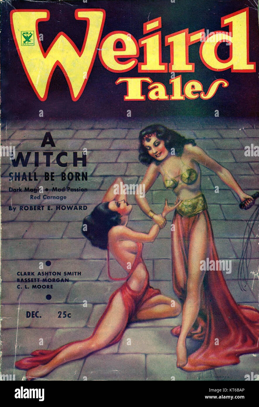 Weird Tales 1934-12 è un classico numero della rivista pulp che presenta la storia "A Witch shall Be Born", una storia di dark fantasy e avventura, che mette in mostra i temi soprannaturali caratteristici di genreâ. Foto Stock