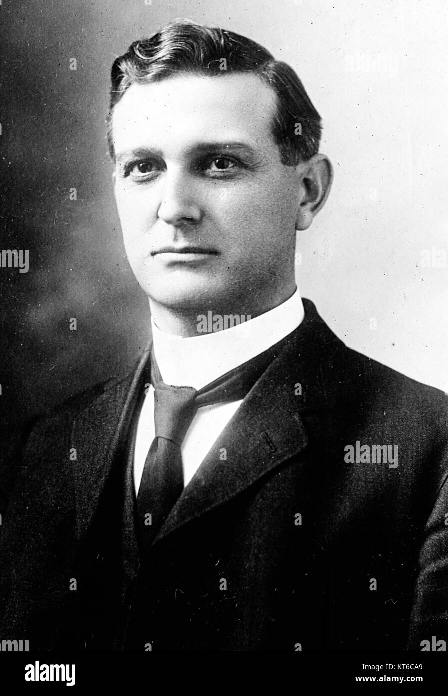 William Walton Kitchin era un ritrattista americano, noto per i suoi ritratti eleganti e realistici. Il suo lavoro ha ottenuto il riconoscimento tra la fine del XIX e l'inizio del XX secolo per la sua abilità tecnica e la profondità emotiva. Foto Stock