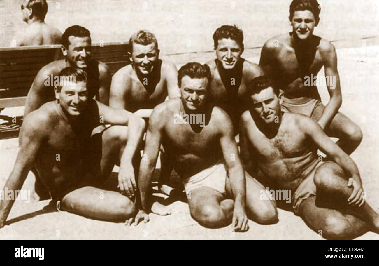 La squadra di pallanuoto olimpica jugoslava del 1956 è stata una squadra rinomata che ha partecipato alle Olimpiadi estive del 1956 a Melbourne, in Australia. La squadra è stata riconosciuta per il suo atletismo e la sua abilità strategica nella pallanuoto, guadagnandosi un posto nella storia olimpica. Foto Stock