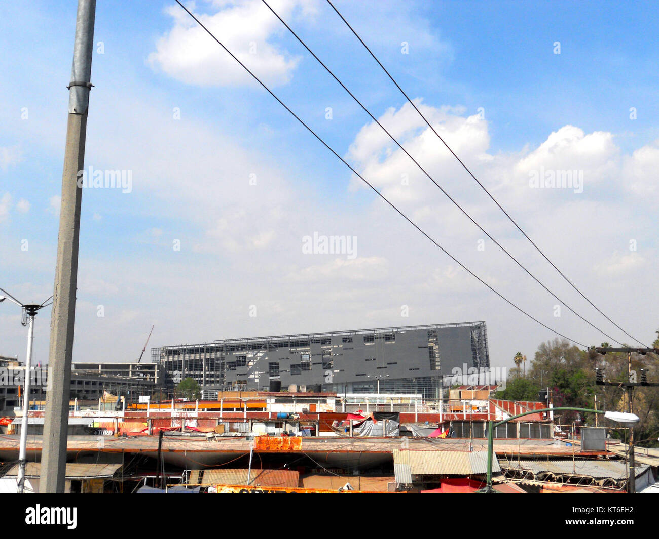 ArenaCMex si riferisce probabilmente a un luogo, uno stadio o uno spazio per eventi, potenzialmente associato al Messico. Il nome potrebbe anche essere legato a un'arena o a un complesso sportivo. Foto Stock