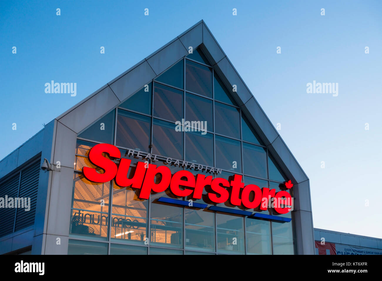Il logo sulla parte anteriore di una reale Canadian Superstore una catena di supermercati in Canada. Foto Stock