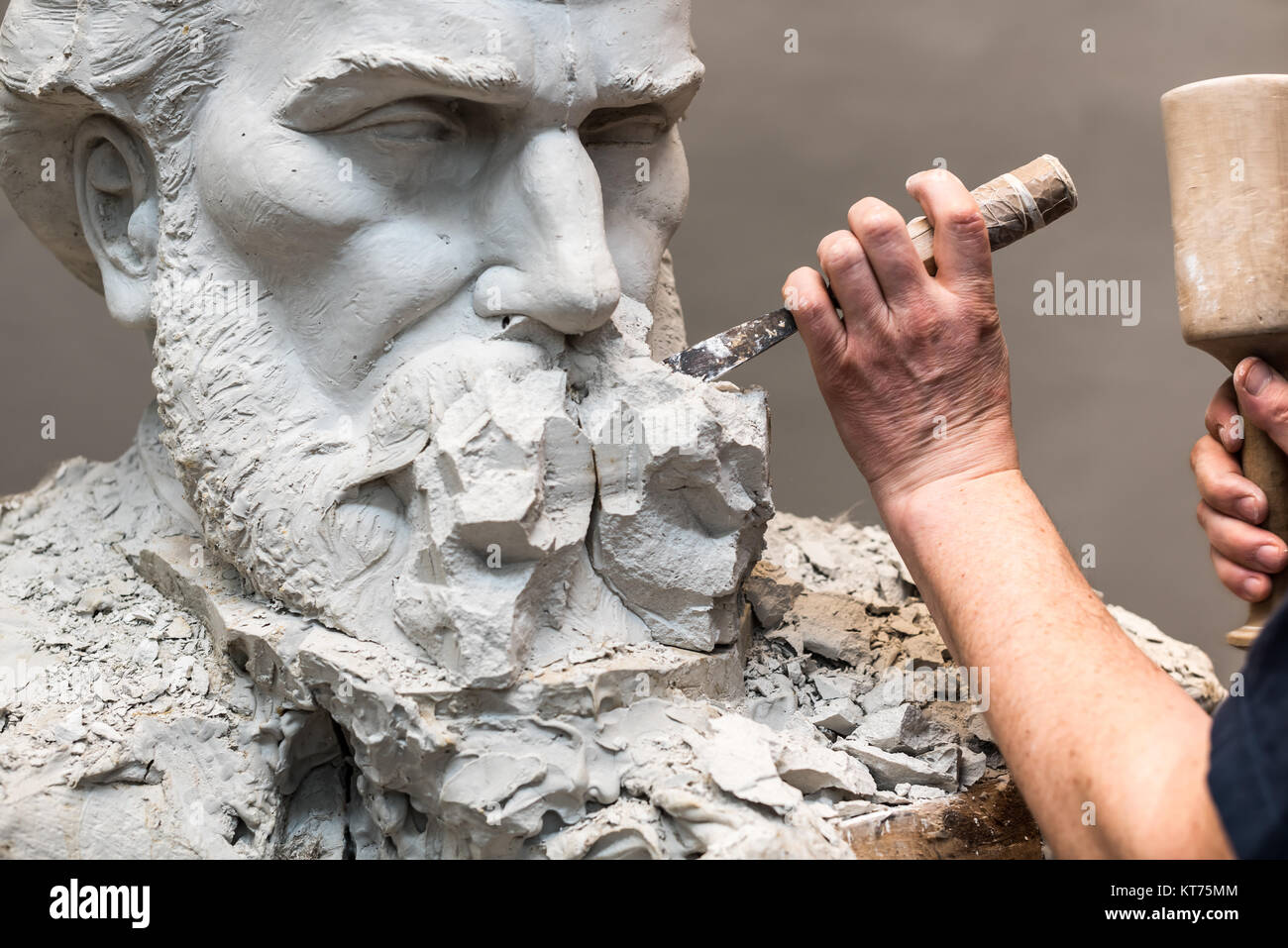 Scultura martello immagini e fotografie stock ad alta risoluzione - Alamy