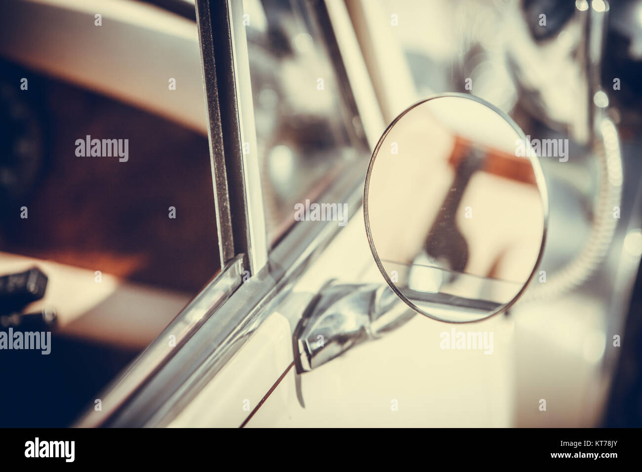 Specchietto laterale auto d'epoca immagini e fotografie stock ad alta  risoluzione - Alamy