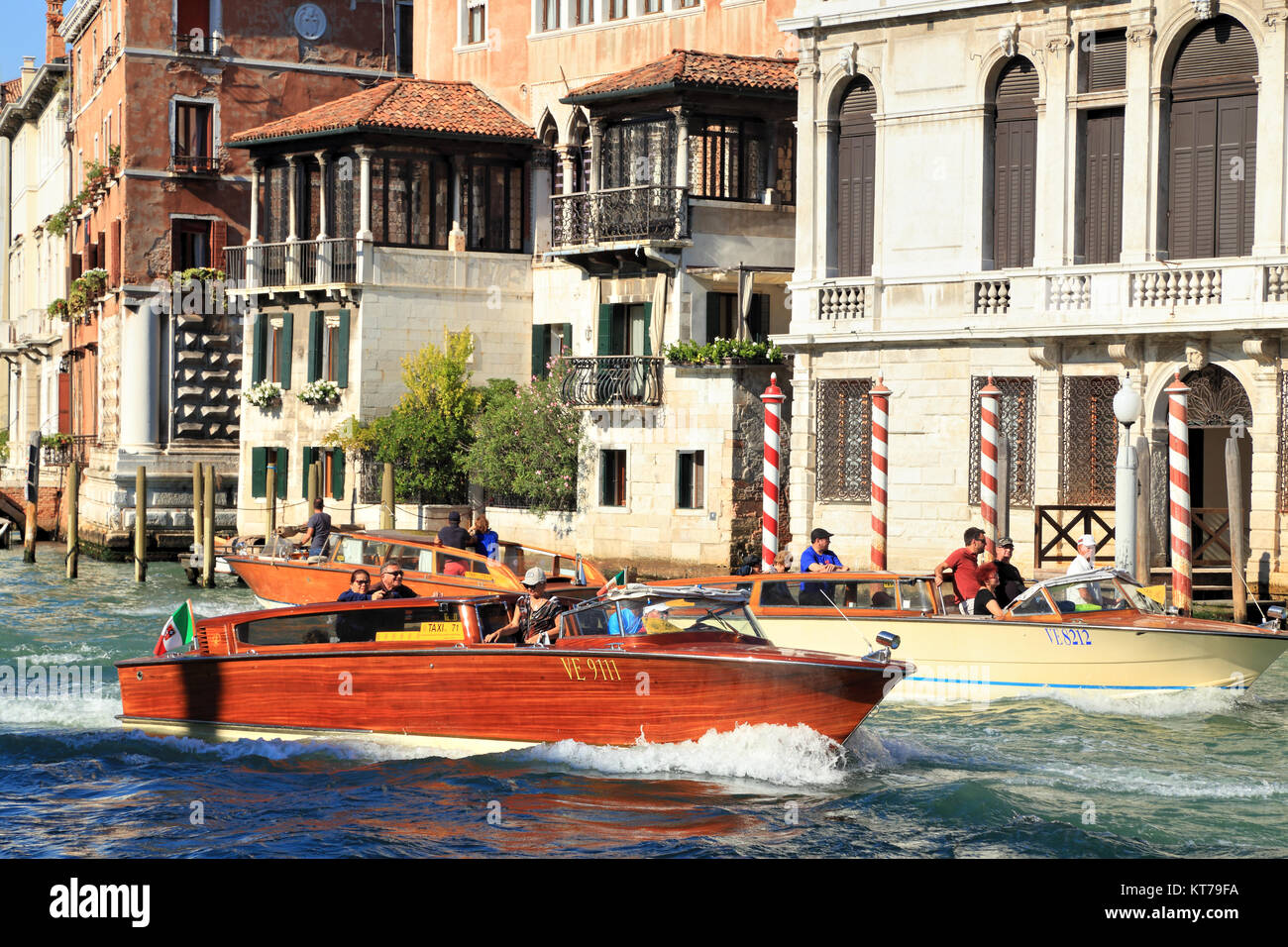 I taxi acquatici, Grand Canal Grande, Palazzo Falier Canossa Foto Stock