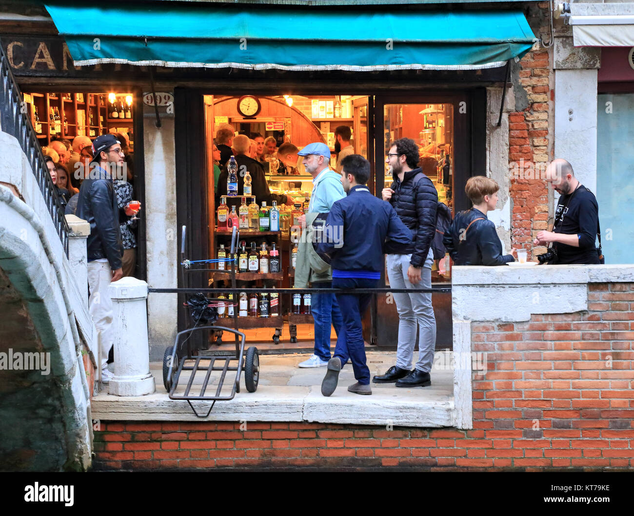 Enoteca Vini al Bottegon, Cantine del vino già Schiavi, Dorsoduro, Venezia Foto Stock