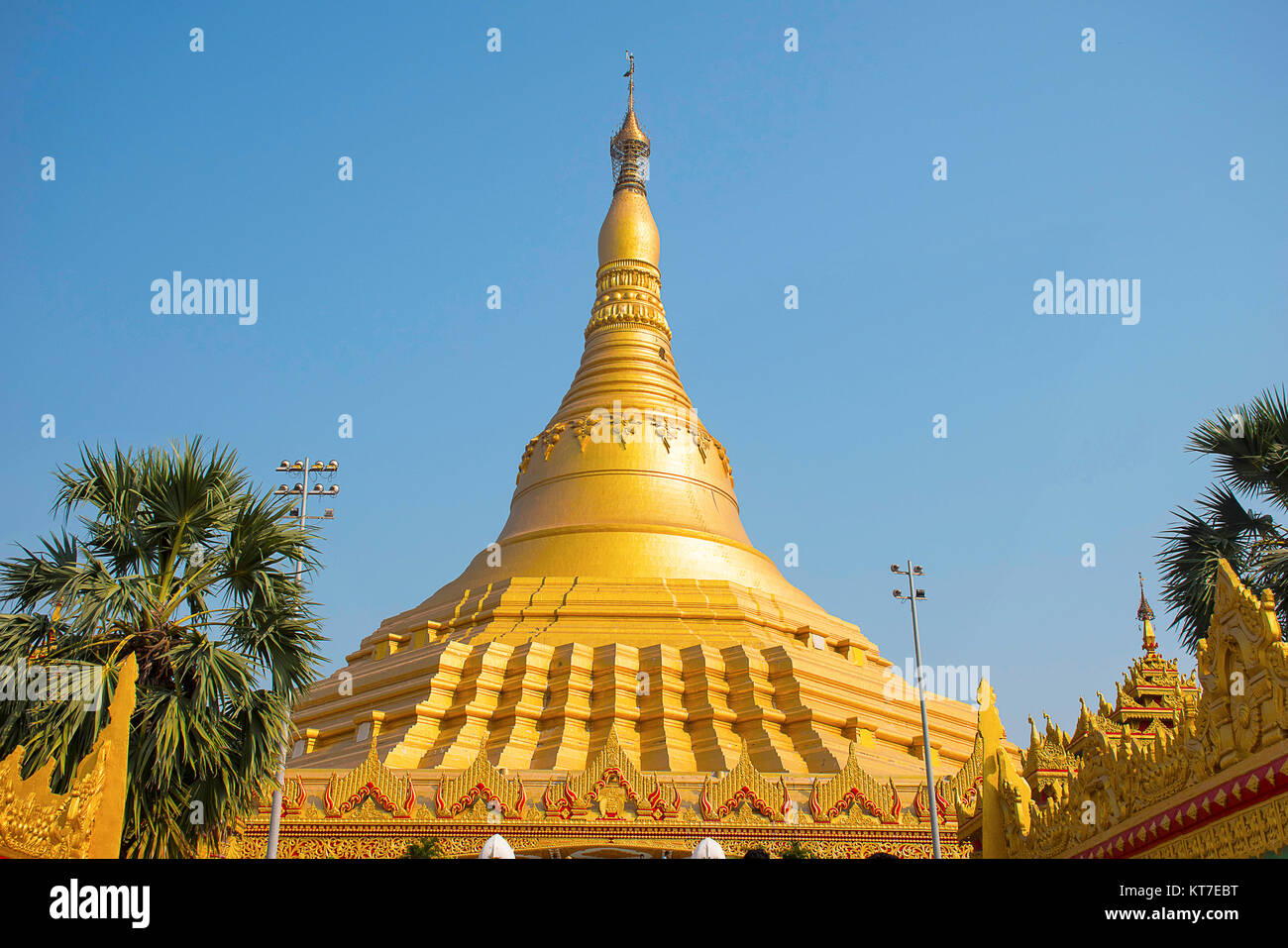 Il Global Vipassana Pagoda. La sala di meditazione vicino Gorai, a nord-ovest di Mumbai, India. Foto Stock