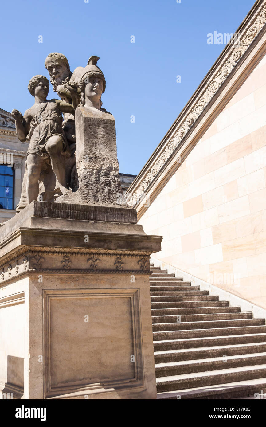 Treppenaufgang zur alten Nationalgalerie di Berlino auf der Museumsinsel Foto Stock