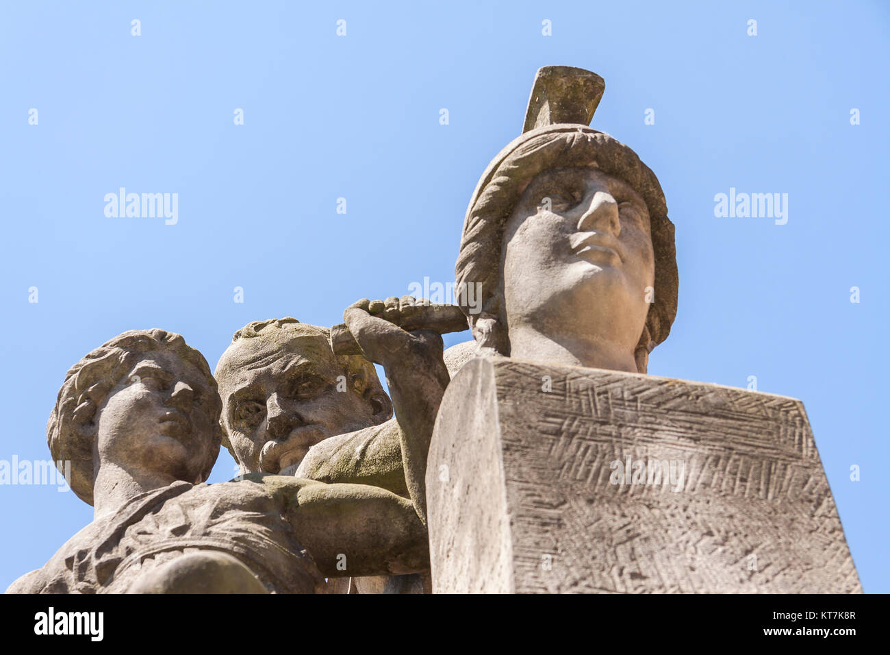 Skulpturen am Treppenaufgang zur alten Nationalgalerie di Berlino Foto Stock
