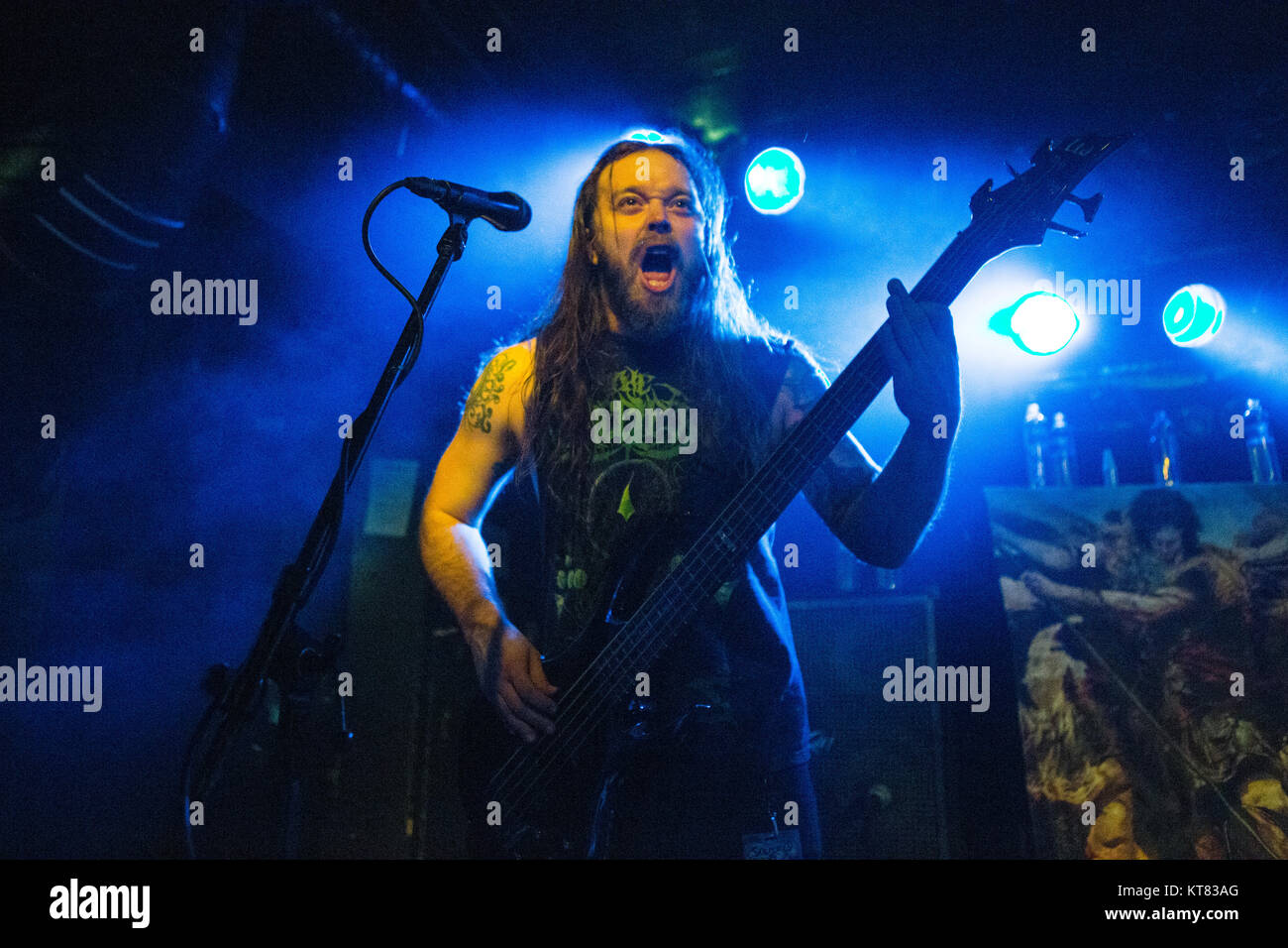 La American heavy metal band Soulfly suona dal vivo a John Dee in Oslo. Qui il bassista Mike Leon è visto dal vivo sul palco. Norvegia, 06/03 2016. Foto Stock