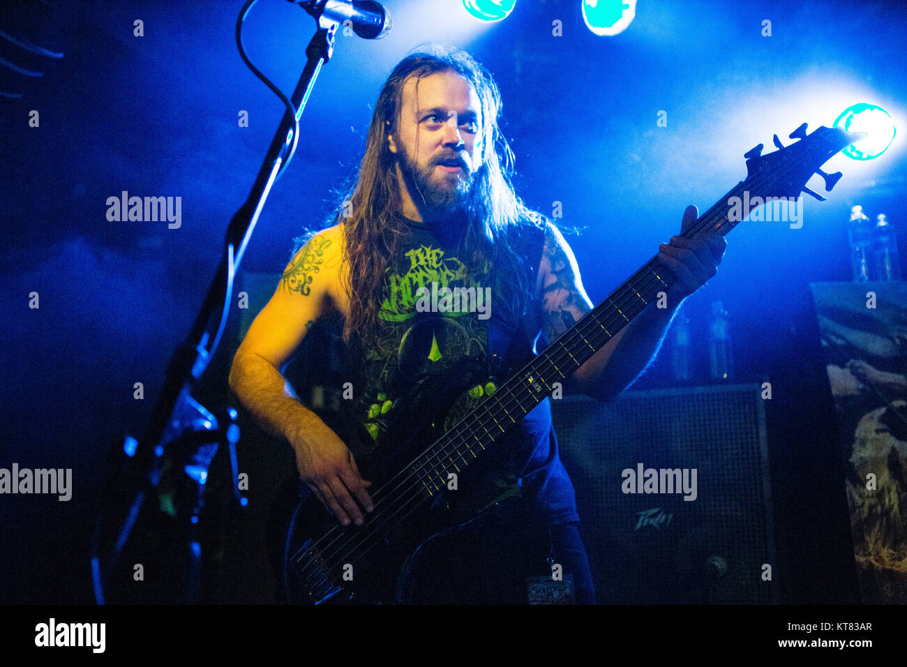 La American heavy metal band Soulfly suona dal vivo a John Dee in Oslo. Qui il bassista Mike Leon è visto dal vivo sul palco. Norvegia, 06/03 2016. Foto Stock