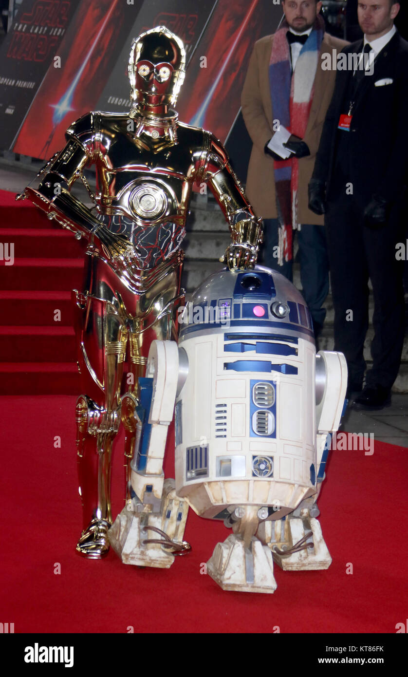 Dic 12, 2017 - C3-PO e R2-D2 frequentando "Guerre Stellari: ultimi Jedi' Premiere europeo alla Royal Albert Hall di Londra, Inghilterra, Regno Unito Foto Stock