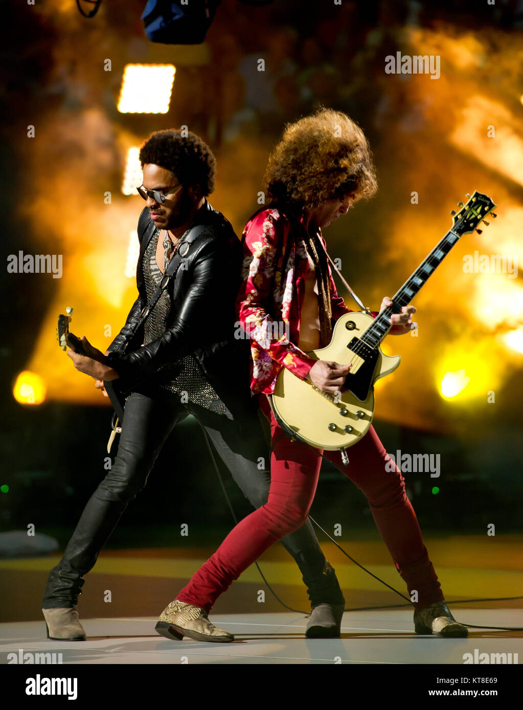 SMG Lenny Kravitz Craig Ross FL60 US Open DAY1 082613 06.JPG FLUSHING NY- 26 AGOSTO: Lenny Kravitz esegue durante la serata di apertura cerimonia al 2013 US Open al USTA Billie Jean King National Tennis Center il 26 agosto 2013 nel quartiere di lavaggio del Queens borough di New York City. Persone: Lenny Kravitz Craig Ross Foto Stock