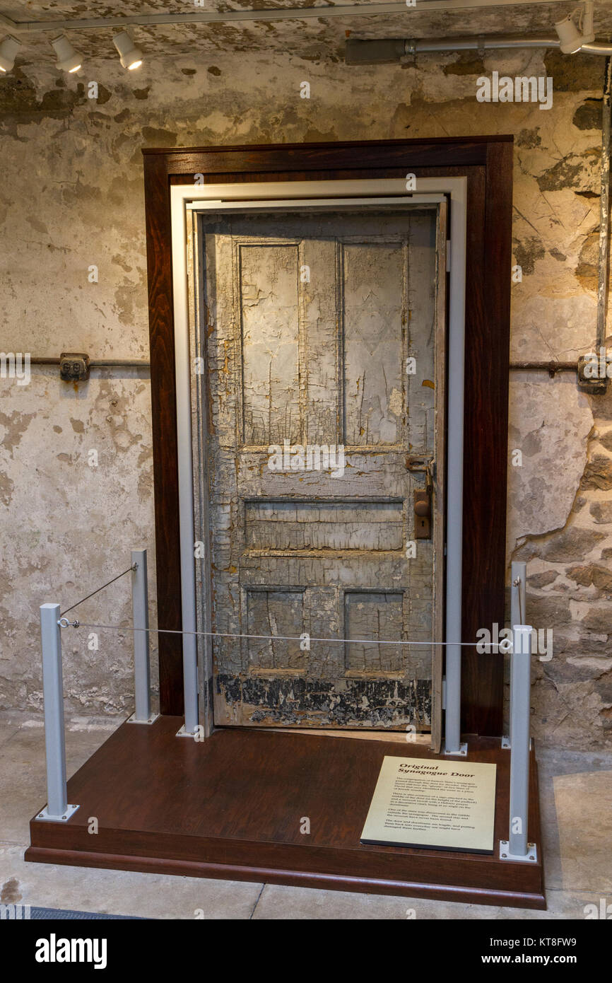 La sinagoga originale porta dentro il Penitenziario dell'Eastern State Historic Site, Philadelphia, PA, Stati Uniti. Foto Stock
