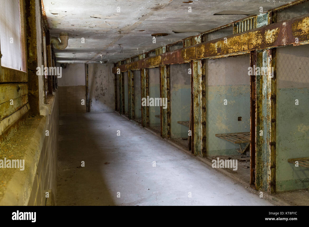 Le condanne a morte di cella (blocco 15) celle all'interno del penitenziario dell'Eastern State Historic Site, Philadelphia, Pennsylvania, Stati Uniti. Foto Stock