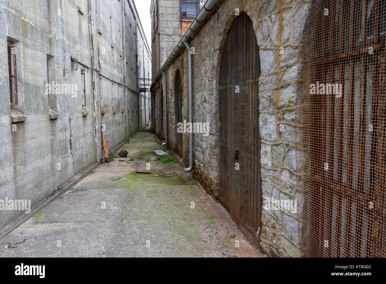 Confino solitario le celle all'interno stato orientale penitenziario sito storico, Philadelphia, Pennsylvania, Stati Uniti. Foto Stock