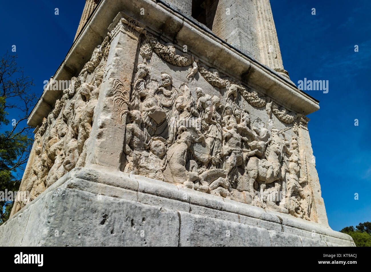 Il mausoleo del Julii, situato lungo la Via Domitia, appena fuori l'ingresso alla città antica di Glanum. San Remy de Provence, Francia. Foto Stock