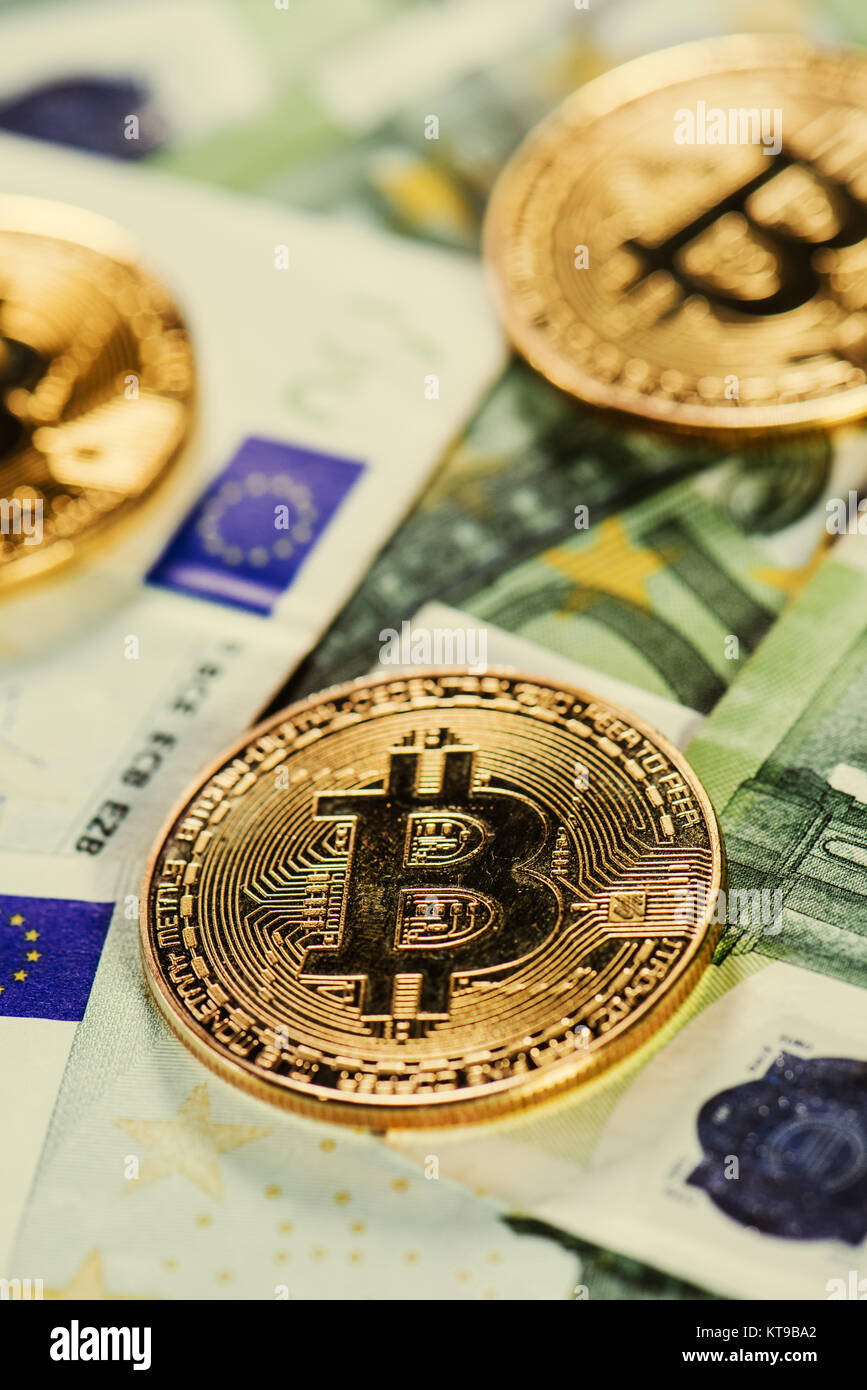 Bitcoins e euro, il denaro e il tasso di cambio del concetto Foto Stock