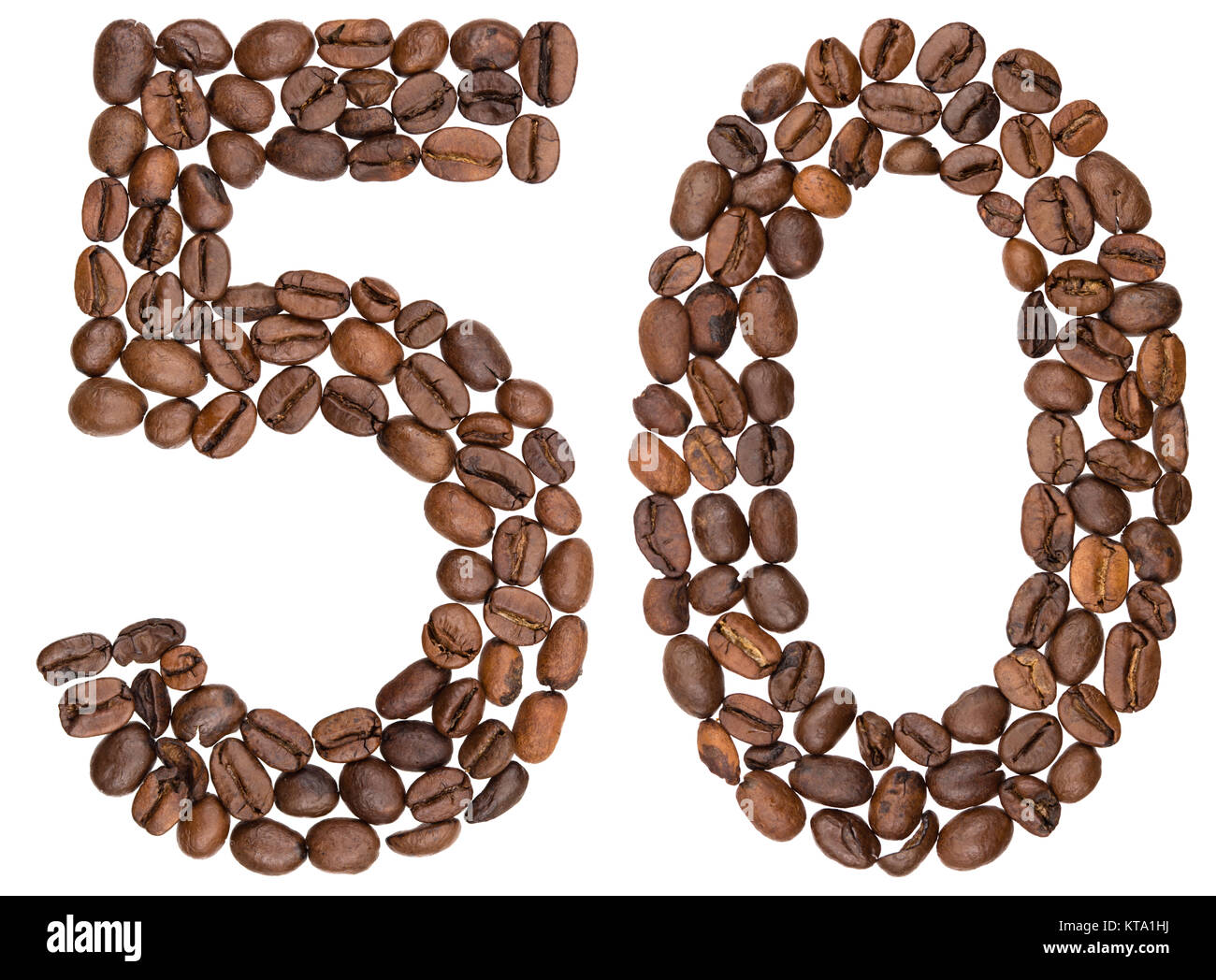 Numero arabo 50, cinquanta, dal caffè in grani, isolato su sfondo bianco Foto Stock