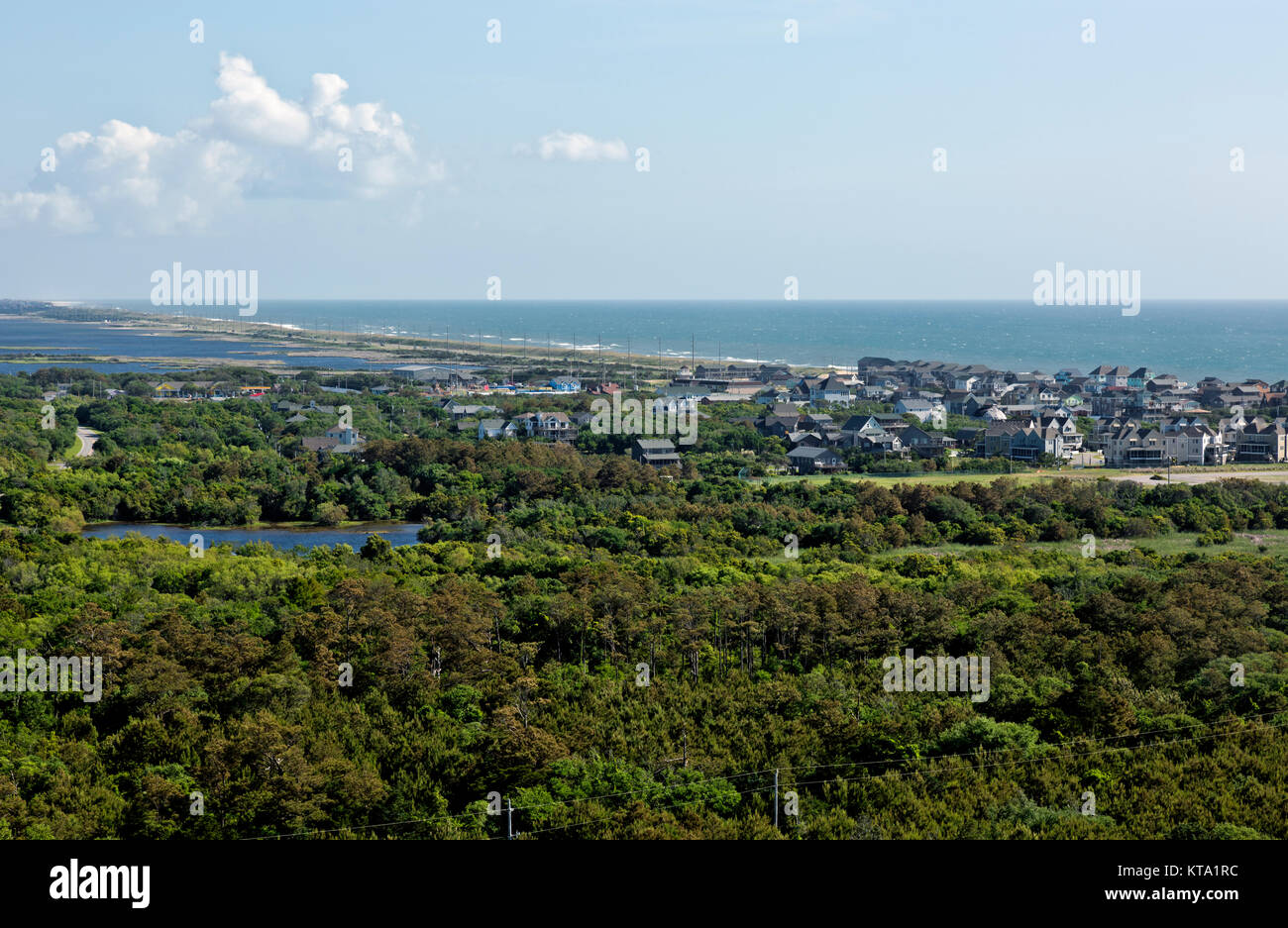 NC01132-00...North Carolina - Vista nord di Buxton e Hatteras isola dal Deck Oberservation del Cape Hatteras luce in Cape Hatteras Nationa Foto Stock