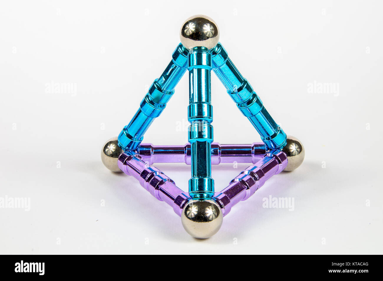 3D modello piramidale forma realizzati da magneti Foto Stock