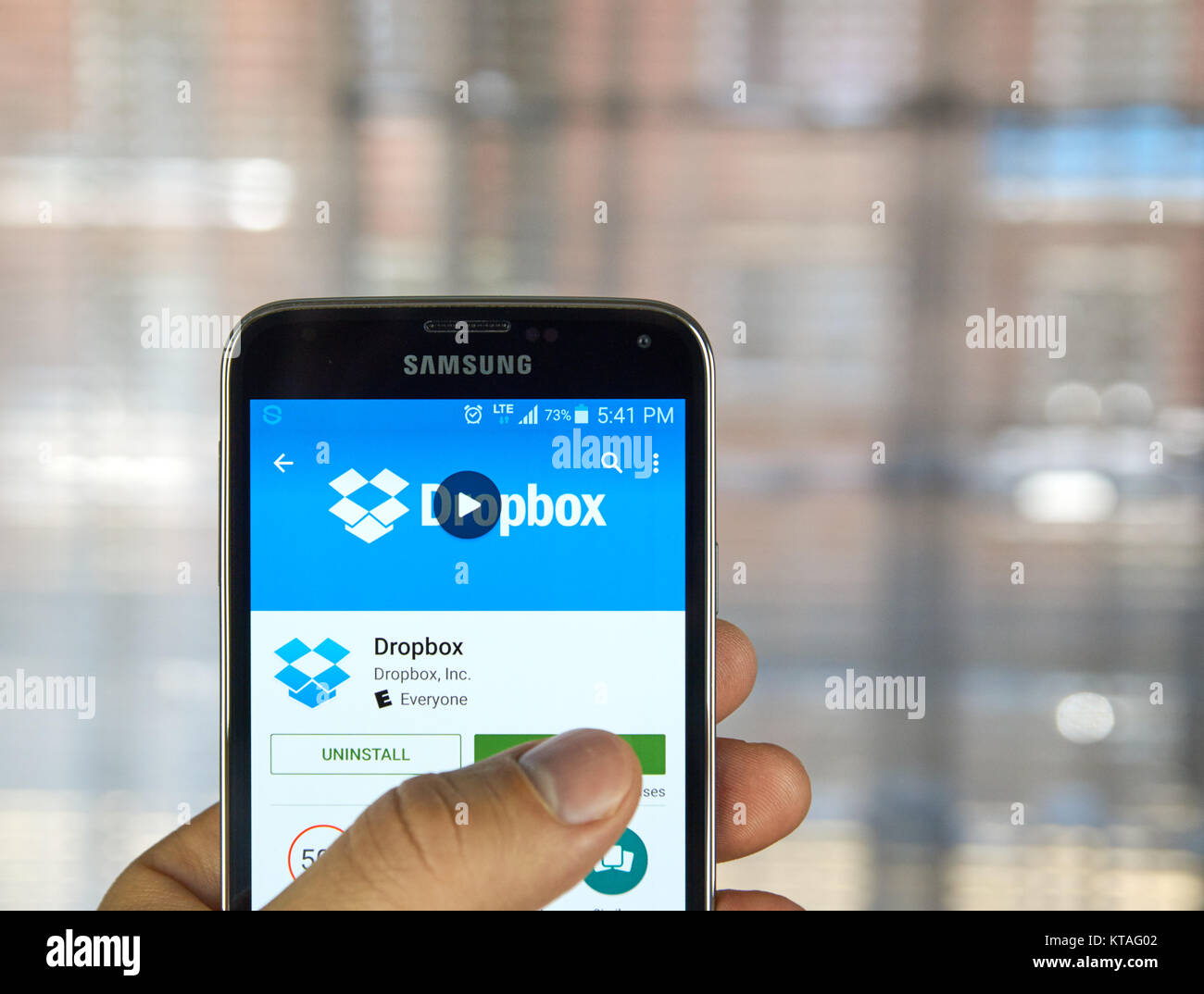 MONTREAL, Canada - 7 Aprile 2016 : Dropbox applicazione su un telefono cellulare. Dropbox è un file del servizio di hosting gestito da Dropbox, Inc. Foto Stock