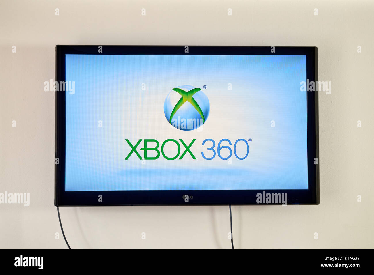 MONTREAL, Canada - 20 Marzo 2016 - Xbox su LG schermo TV. Xbox è un video gioco creato il marchio e di proprietà di Microsoft. Foto Stock