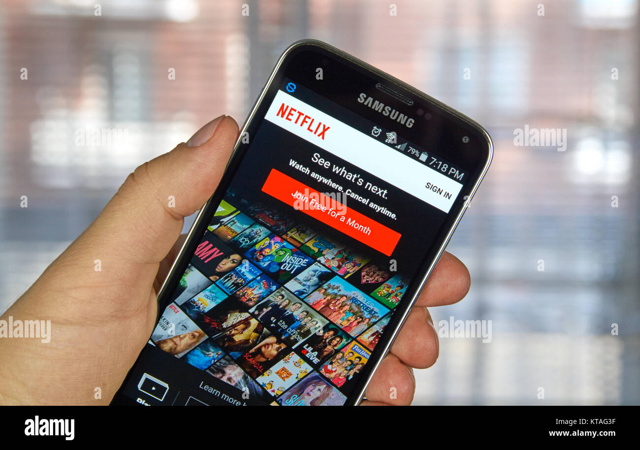 MONTREAL, Canada - 20 Marzo 2016 - Netflix applicazione in esecuzione Samsung S5. Netflix popolare è un fornitore globale di streaming di film e serie TV Foto Stock