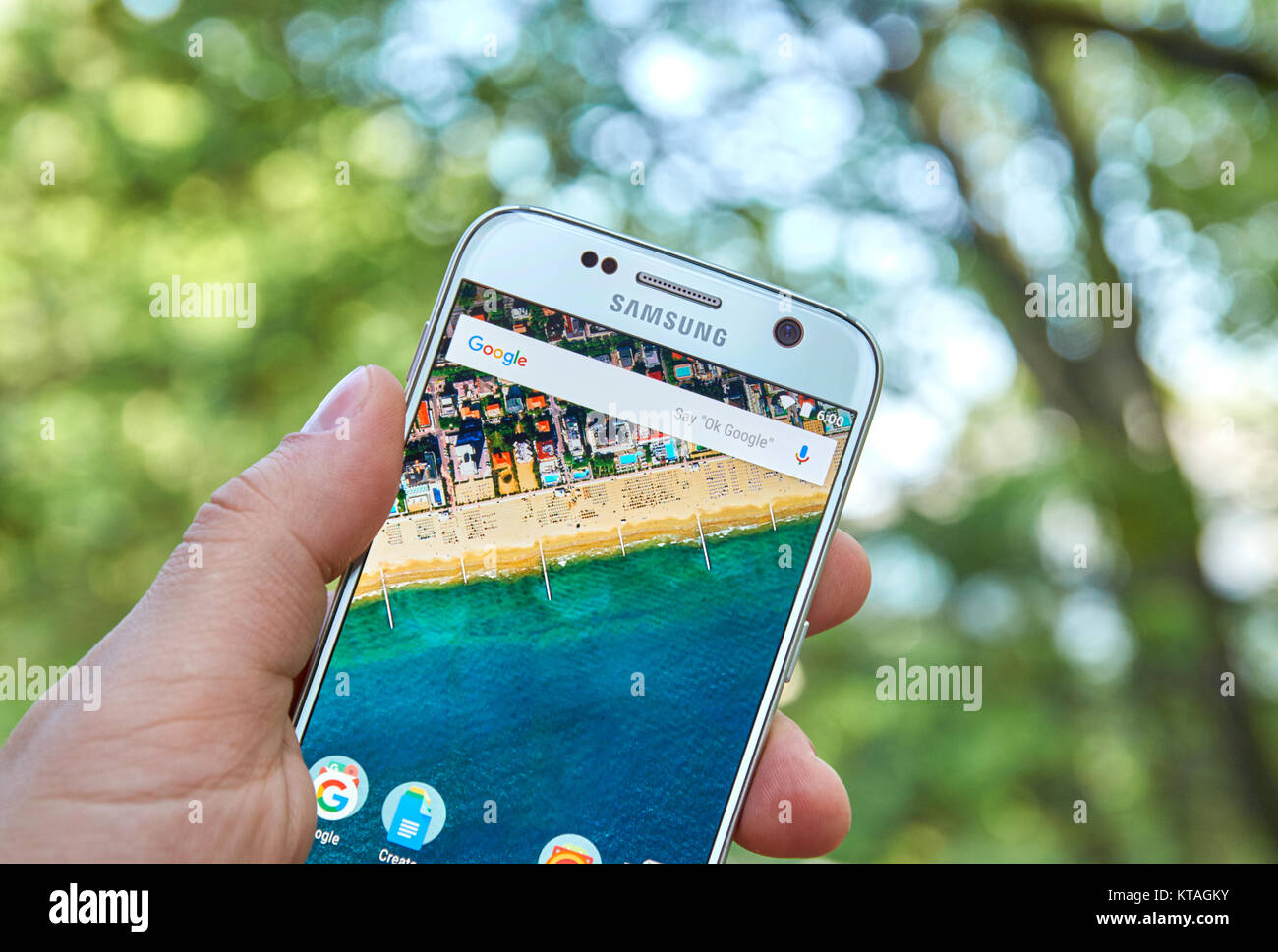 MONTREAL, Canada - 23 Maggio 2016 : Google ora applicazione di avvio sul Samsung S7 schermo. Google ora è un intelligente assistente personale sviluppato da G Foto Stock