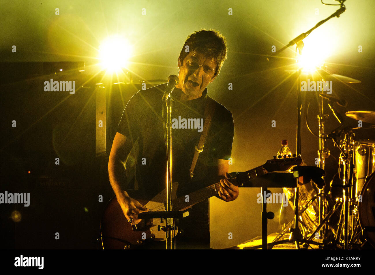 Il musicista inglese, cantante e cantautore Noel Gallagher esegue un concerto dal vivo con la sua band High flying uccelli a DR Koncerthuset in Copenhagen. Danimarca, 11/08 2016. Foto Stock