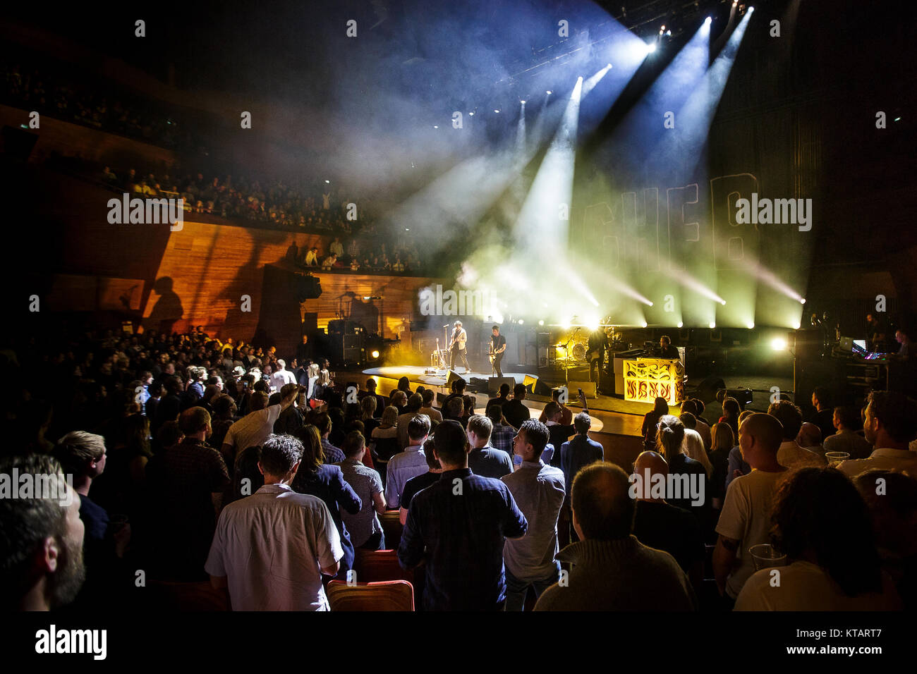 Il musicista inglese, cantante e cantautore Noel Gallagher esegue un concerto dal vivo con la sua band High flying uccelli a DR Koncerthuset in Copenhagen. Danimarca, 11/08 2016. Foto Stock