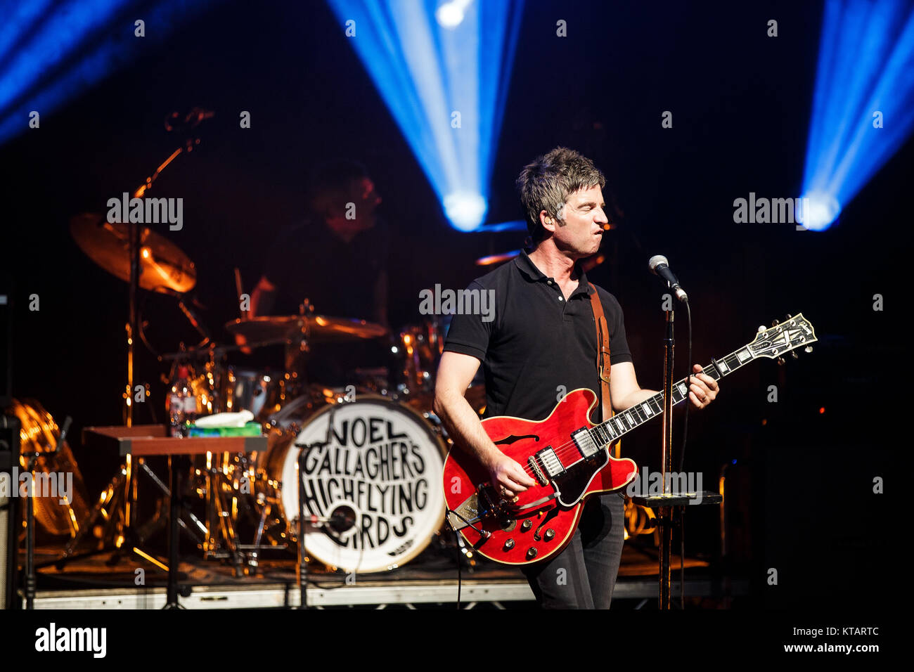 Il musicista inglese, cantante e cantautore Noel Gallagher esegue un concerto dal vivo con la sua band High flying uccelli a DR Koncerthuset in Copenhagen. Danimarca, 11/08 2016. Foto Stock