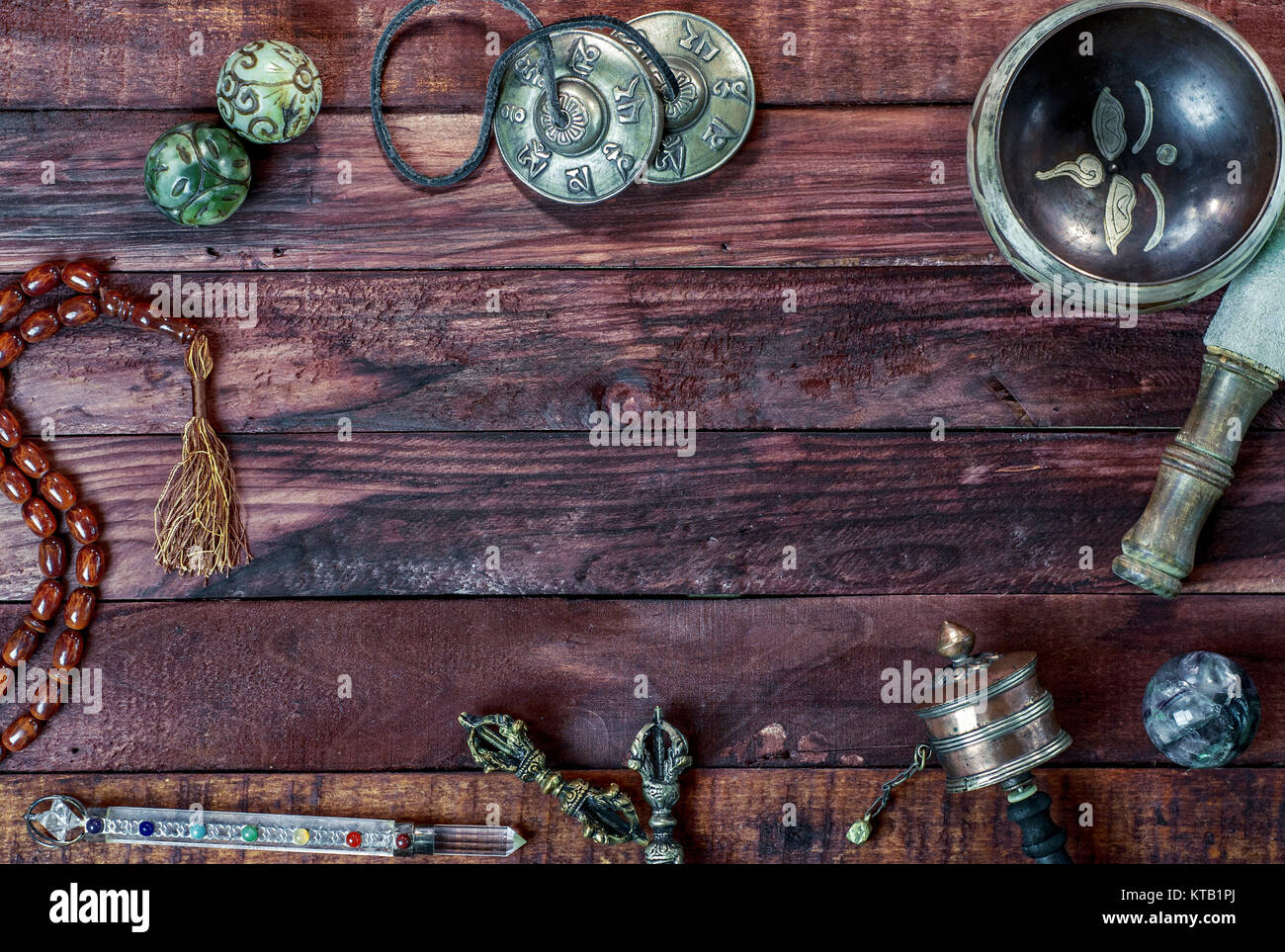 Il Tibetano di musical e di oggetti religiosi per i riti e le meditazioni Foto Stock