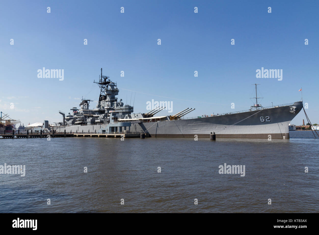 La Corazzata New Jersey, ormeggiato sul fiume Delaware, Camden, NJ, Stati Uniti. USS New Jersey (BB-62) è un Iowa-classe corazzata. Foto Stock