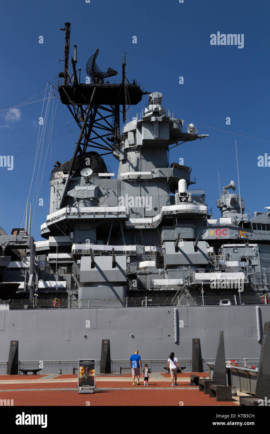 La Corazzata New Jersey, ormeggiato sul fiume Delaware, Camden, NJ, Stati Uniti. USS New Jersey (BB-62) è un Iowa-classe corazzata. Foto Stock