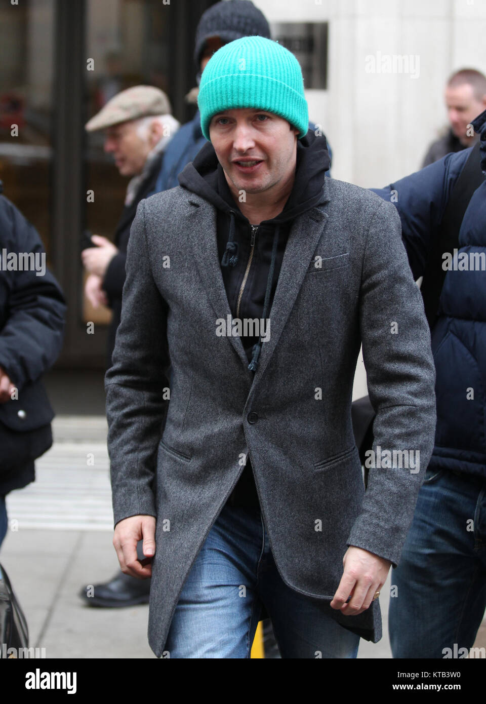 Londra, Regno Unito. 16 dicembre, 2017. James Blunt visto alla BBC Radio Due Studios di Londra Foto Stock