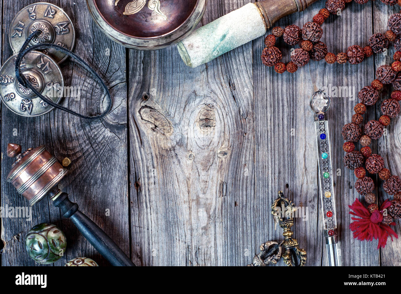 Il tibetano oggetti etnici di meditazione e rilassamento Foto Stock