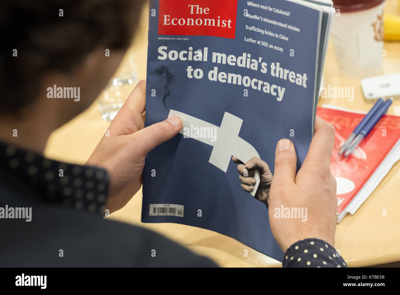 The Economist rivista settimanale-giornale formato. Foto Stock