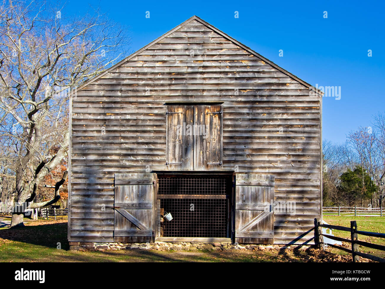 Un vecchio fienile in Allaire Village, New Jersey. Allaire villaggio era un bog industria siderurgica cittadina nel New Jersey durante i primi anni del XIX secolo. Foto Stock