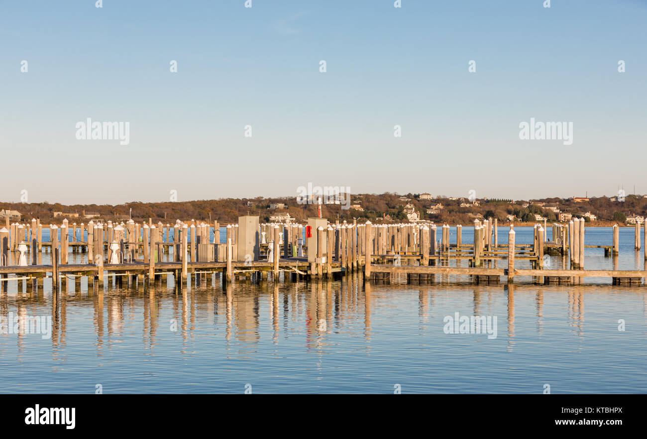 Scivola e dock spazi a Montauk imbarcazione marina a Montauk, NY Foto Stock